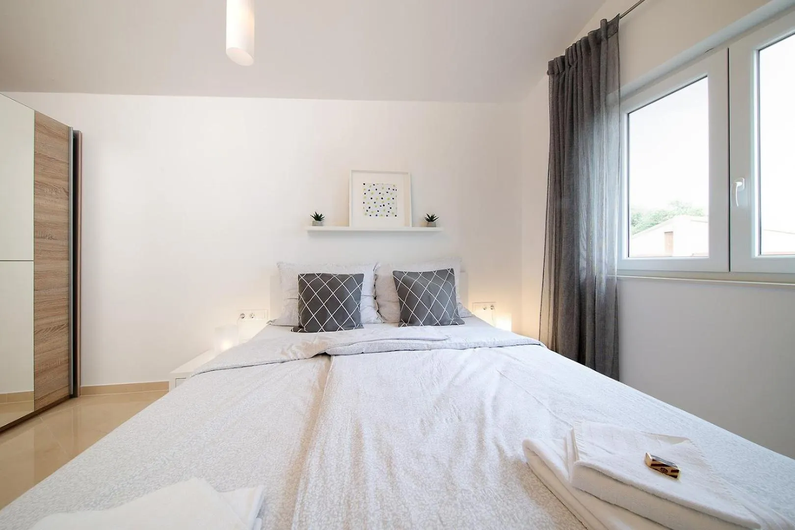 Guest house Apartments With Sea View Dramalj