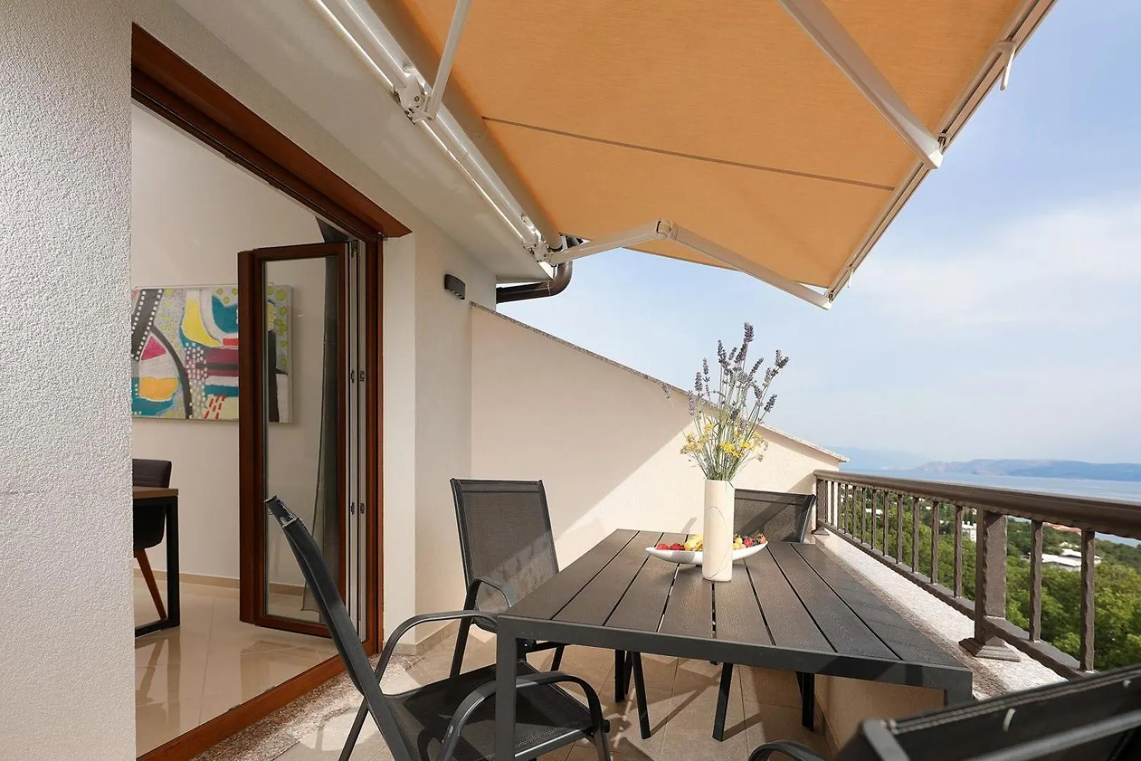 Apartments With Sea View Dramalj Guest house