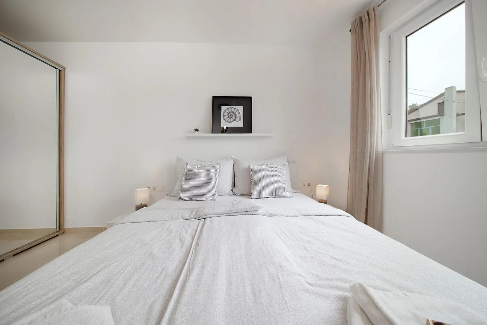 Apartments With Sea View Dramalj Guest house