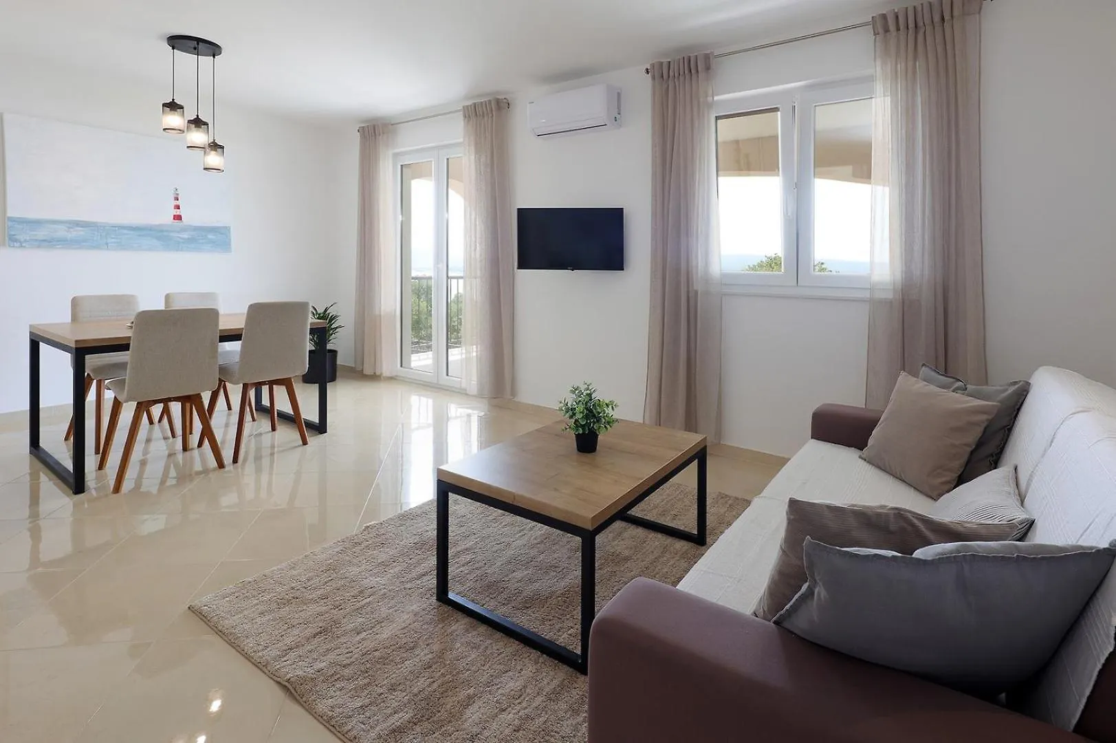 Guest house Apartments With Sea View Dramalj