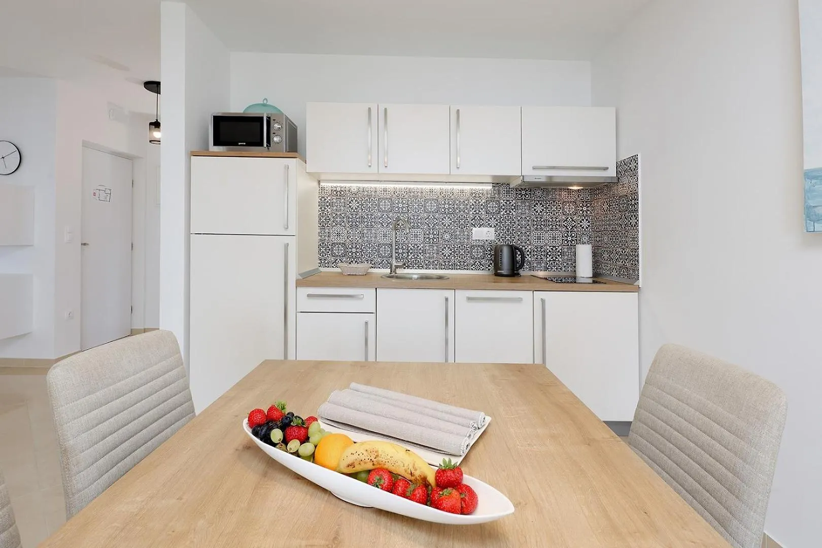 Apartments With Sea View Dramalj Guest house