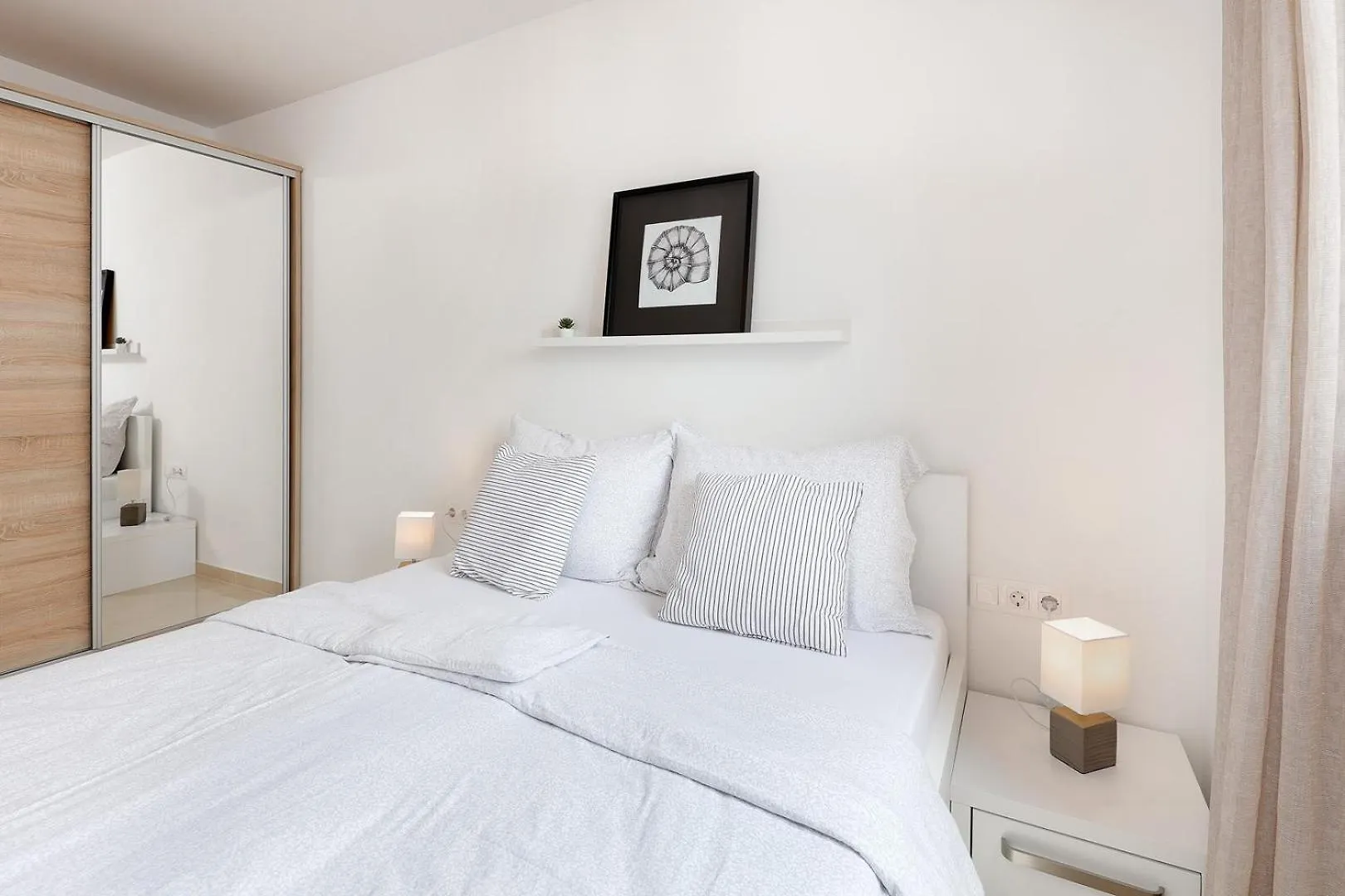 Guest house Apartments With Sea View Dramalj