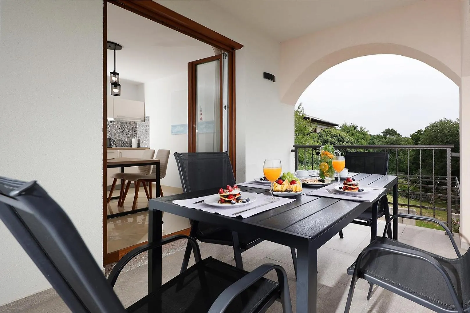 Apartments With Sea View Dramalj 0*,