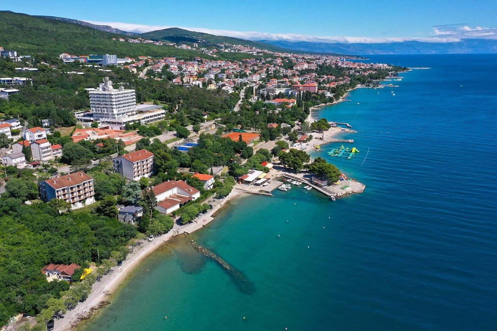 Apartments With Sea View Dramalj 0*,
