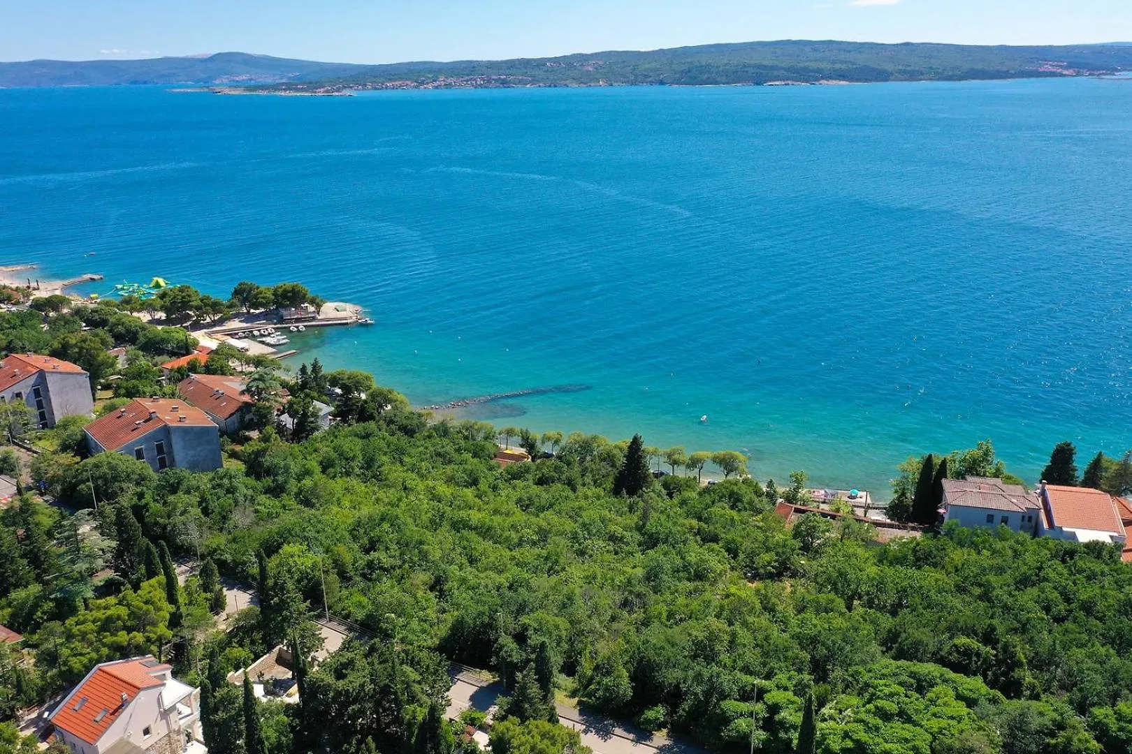 Apartments With Sea View Dramalj Guest house