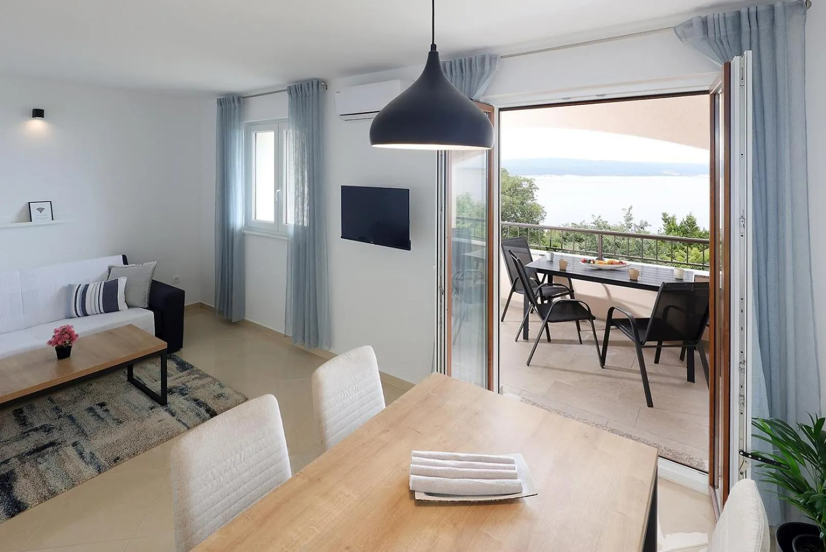 Apartments With Sea View Dramalj