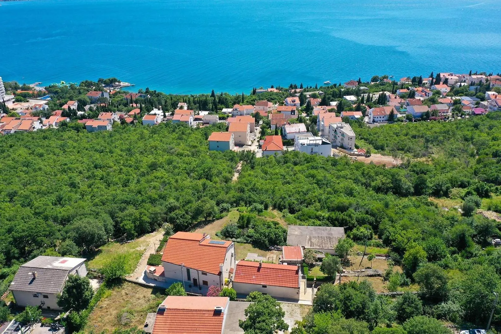 Apartments With Sea View Dramalj Guest house