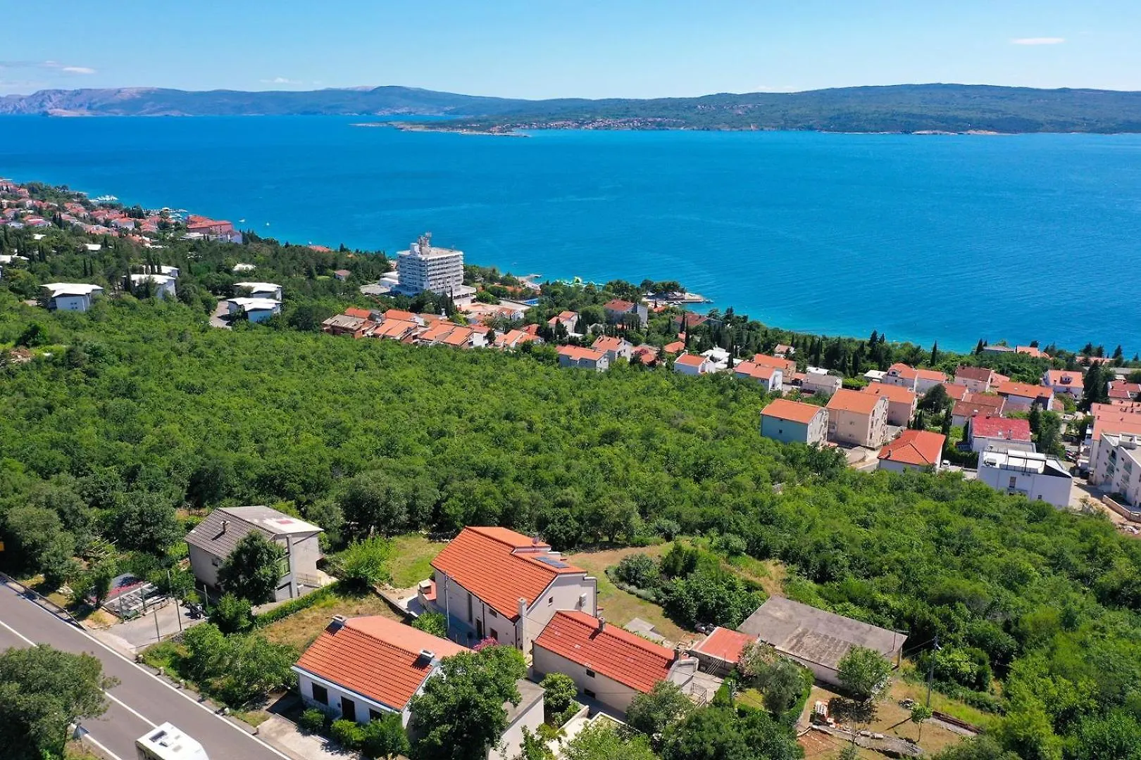 Guest house Apartments With Sea View Dramalj