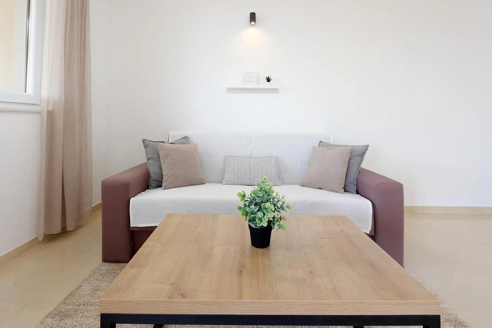 Guest house Apartments With Sea View Dramalj